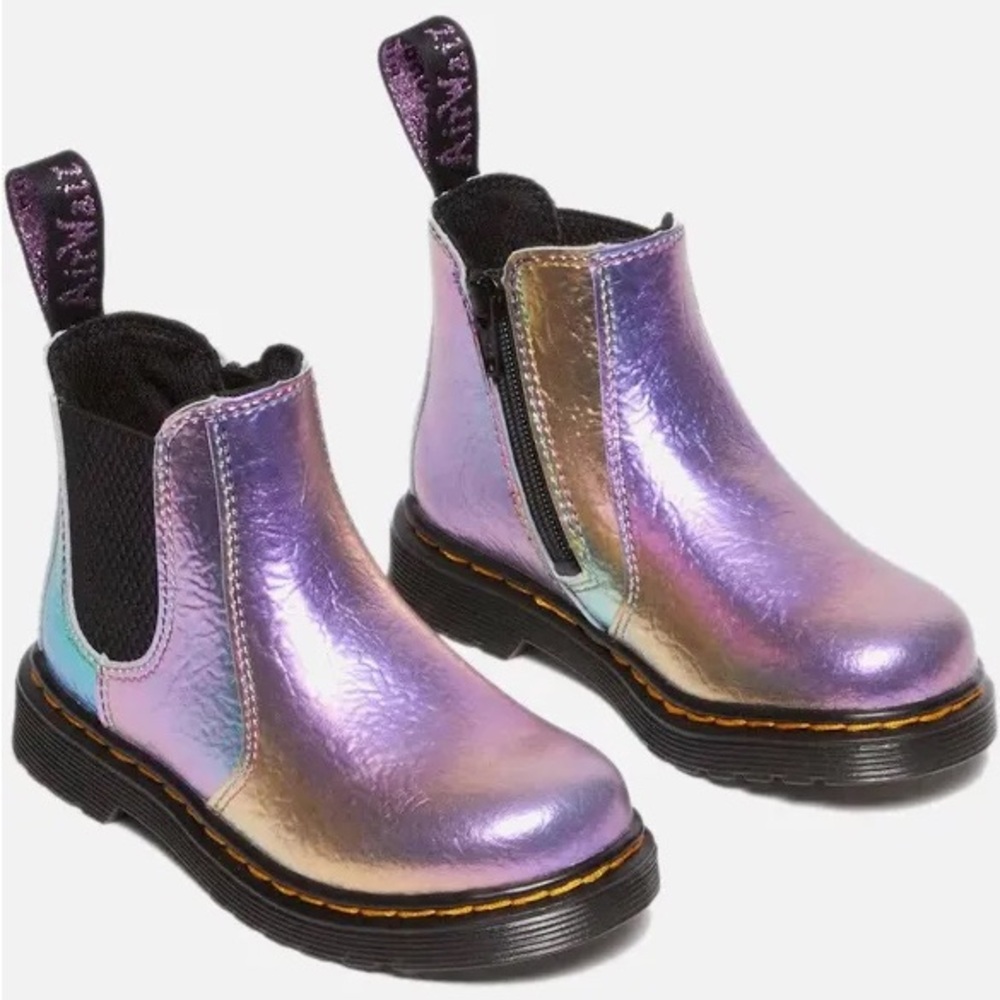 Brand New, nib
Doc Martens Chelsea Boots!